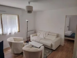 Location T2 confortablement meublé à deux pas du Jardin Pub