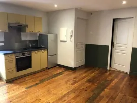 Location Studio au coeur de Sainte Maure, immeuble classée