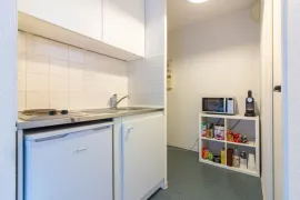 Location Studio lumineux dans résidence avec concierge