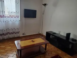 Location App. 3p. 61m². Clichy, entrée de ville