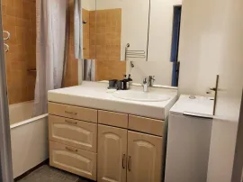 Location App. 3p. 61m². Clichy, entrée de ville