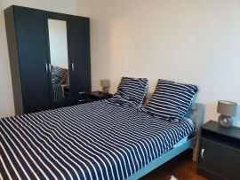 Location App. 3p. 61m². Clichy, entrée de ville