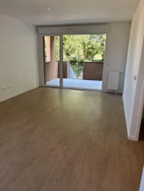 Location Appartement 3 pièces avec terrasse et jardin