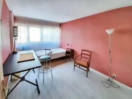 Chambre claire, spacieuse et sans vis-à-vis Élancourt