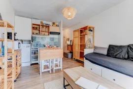 Beau studio meublé avec terrasse Bail mobilité Nice