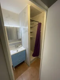 Location T2 double façade au Panier, 13002