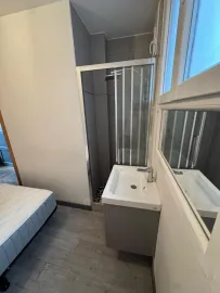 Location Studio avec petite chambre séparée.
