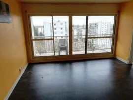 Location Magnifique F3 : traversant, belle vue, orienté sud