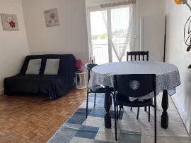 Studio lumineux  avec place de parking . Versailles