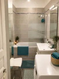 Colocation Chambre spacieuse et salon dans bel appartement