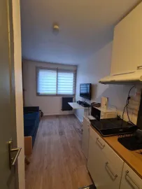 Location Beau studio entièrement meublé et rénové 13m²