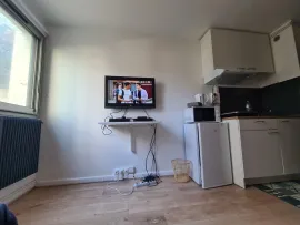 Location Beau studio entièrement meublé et rénové 13m²