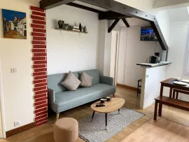 Chambre dans un appartement chaleureux et lumineux Cergy