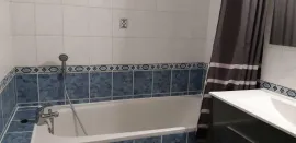 Location Appartement dans résidence très calme et boisée.