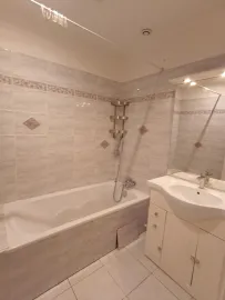 Location F2 + jardin privatif - 58m² métro CUSSET (ligne A)