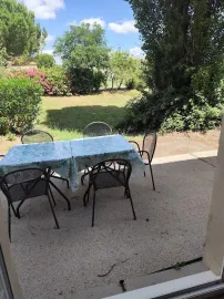 Location Petite maison , piscine partagée, parking