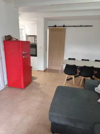 Location Petite maison , piscine partagée, parking