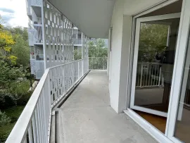 Location Appartement avec grand balcon entre Seine et Parc.