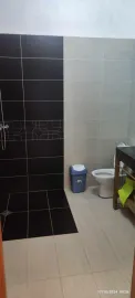 Location Appartement dans une maison de ville au calme.
