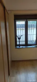 Location Appartement dans une maison de ville au calme.
