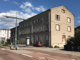 Location Studio calme climatisé plein sud avec parking