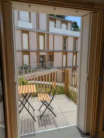 Location Studio neuf meublé 28 m² –DPE B  Terrasse, parking