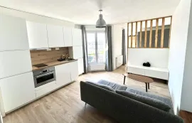 Studio lumineux avec vues, refait à neuf. Paris 11e