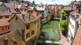 Location T2 58m2 lumineux en vieille ville, vue incroyable!