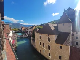 Location T2 58m2 lumineux en vieille ville, vue incroyable!