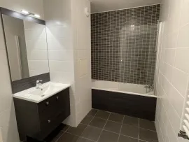 Location Appartement avec grand balcon entre Seine et Parc.