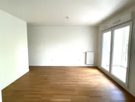 Location Appartement avec grand balcon entre Seine et Parc.