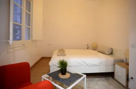 Location Carrer de Sant Martí, Barcelona