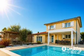 Vente Maison familiale avec piscine et beaux volumes