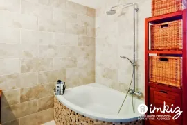 Vente Maison familiale avec piscine et beaux volumes