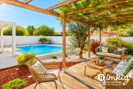 Vente Maison familiale avec piscine et beaux volumes