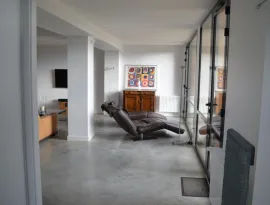 Location RARE. EMPLACEMENT TRES RECHERCHE. LOFT DE 200m²