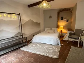 Joli appart T2, à louer ds immeuble de caractère. Largentière