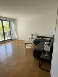 Location Appartement de 93 m² avec 2 Balcons, Vue Dégagée —