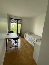 Location Appartement de 93 m² avec 2 Balcons, Vue Dégagée —