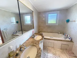 Vente Maison  - 6 pièces  - 174.31 m²