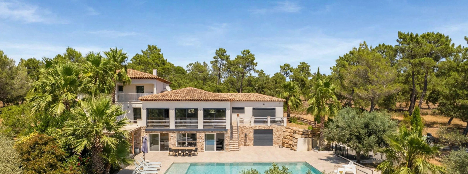 Vente ROQUEBRUNE-SUR-ARGENS - Propriété d'exception 400m² - 4 appartements - 1,2ha