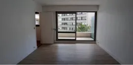 Joli studio, résidence sécurisée, grand balcon Paris 11e