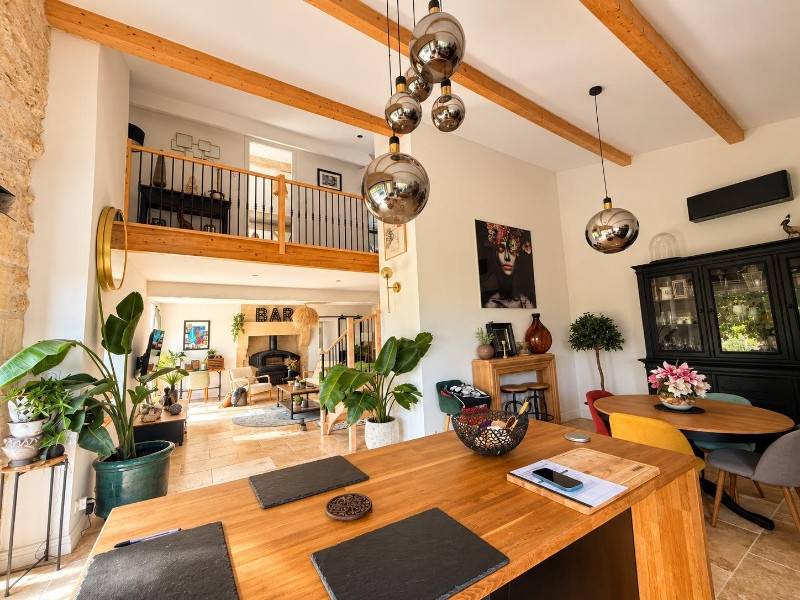 Vente Maison en pierre à Lussac – 205 m² – Vue panoramique – 4 chambres – Gîte indépen