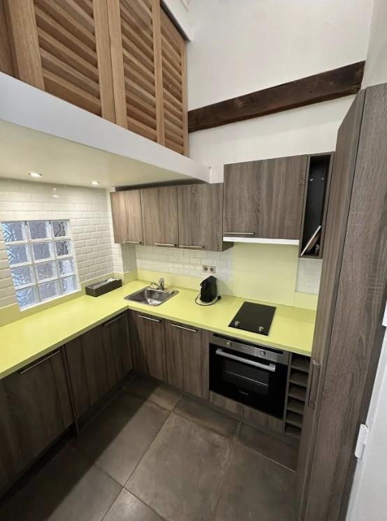 Location A Refined Pied-à-Terre in the Prestigious Gros Caillou Quarter
