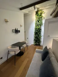 Location A Refined Pied-à-Terre in the Prestigious Gros Caillou Quarter