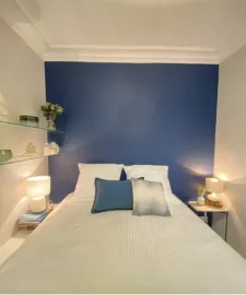 Location A Charming Renovated Pied-à-Terre at the Heart of the Abbesses, Montmartre