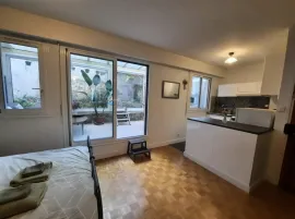 Location A Furnished Residence with Veranda and Private Garden, Beside Parc Montsouris