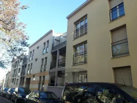 F2 AVEC BALCON ET PARKING - PLACE DES VOSGES HOPITAL CENTRAL Nancy