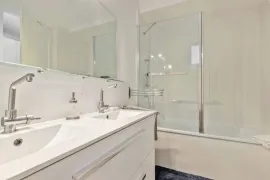 Location A Superb Five-Room Apartment for Families in Saint-Germain-des-Prés