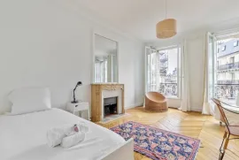 Location A Superb Five-Room Apartment for Families in Saint-Germain-des-Prés